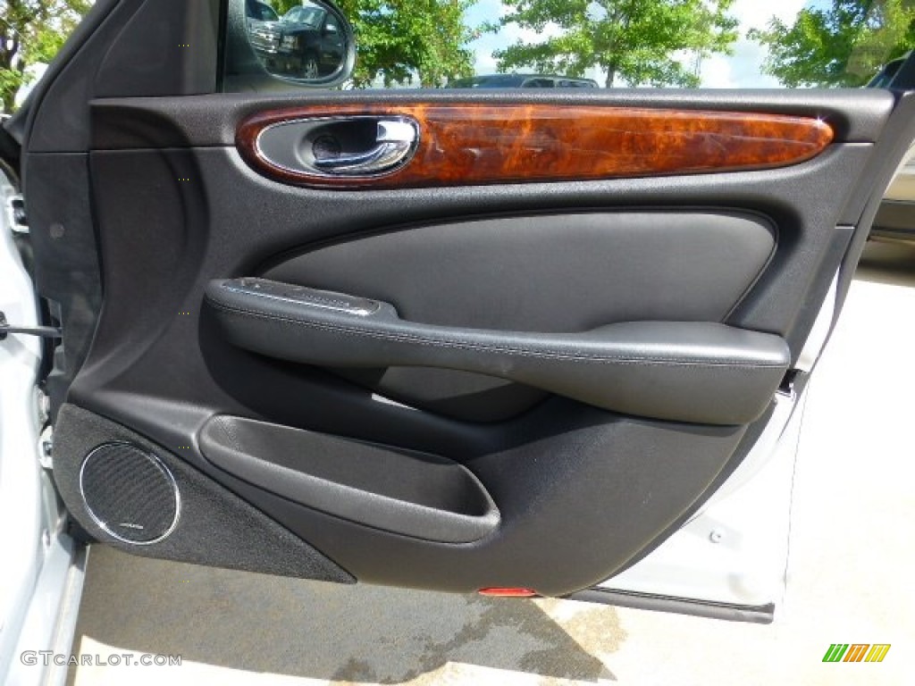 2007 XJ XJ8 - Liquid Silver Metallic / Charcoal photo #42