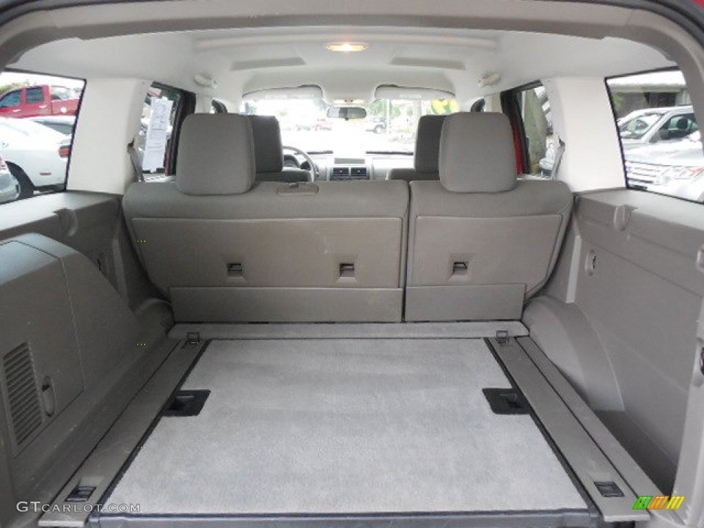 2009 Nitro SE - Inferno Red Crystal Pearl / Dark Slate Gray photo #7