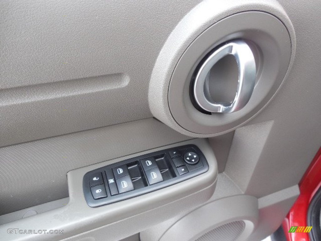 2009 Nitro SE - Inferno Red Crystal Pearl / Dark Slate Gray photo #19