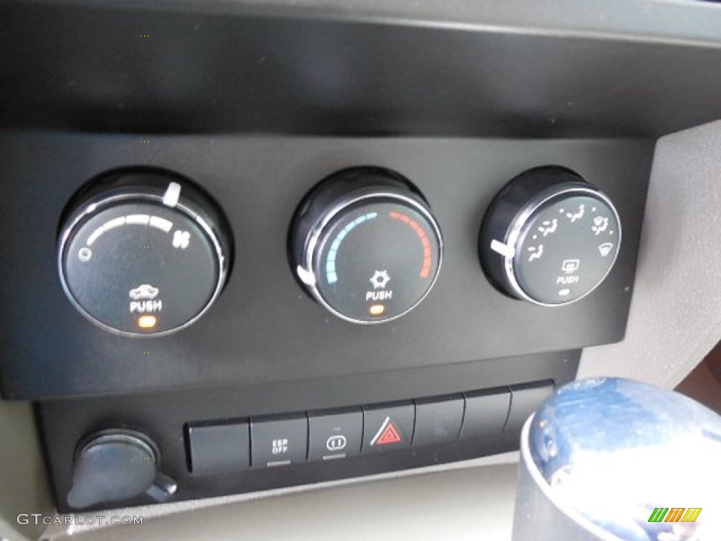 2009 Nitro SE - Inferno Red Crystal Pearl / Dark Slate Gray photo #22