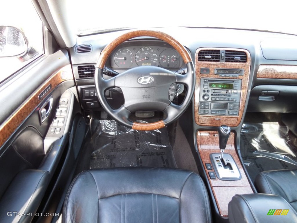 2004 XG350 L Sedan - Black Obsidian / Black photo #19