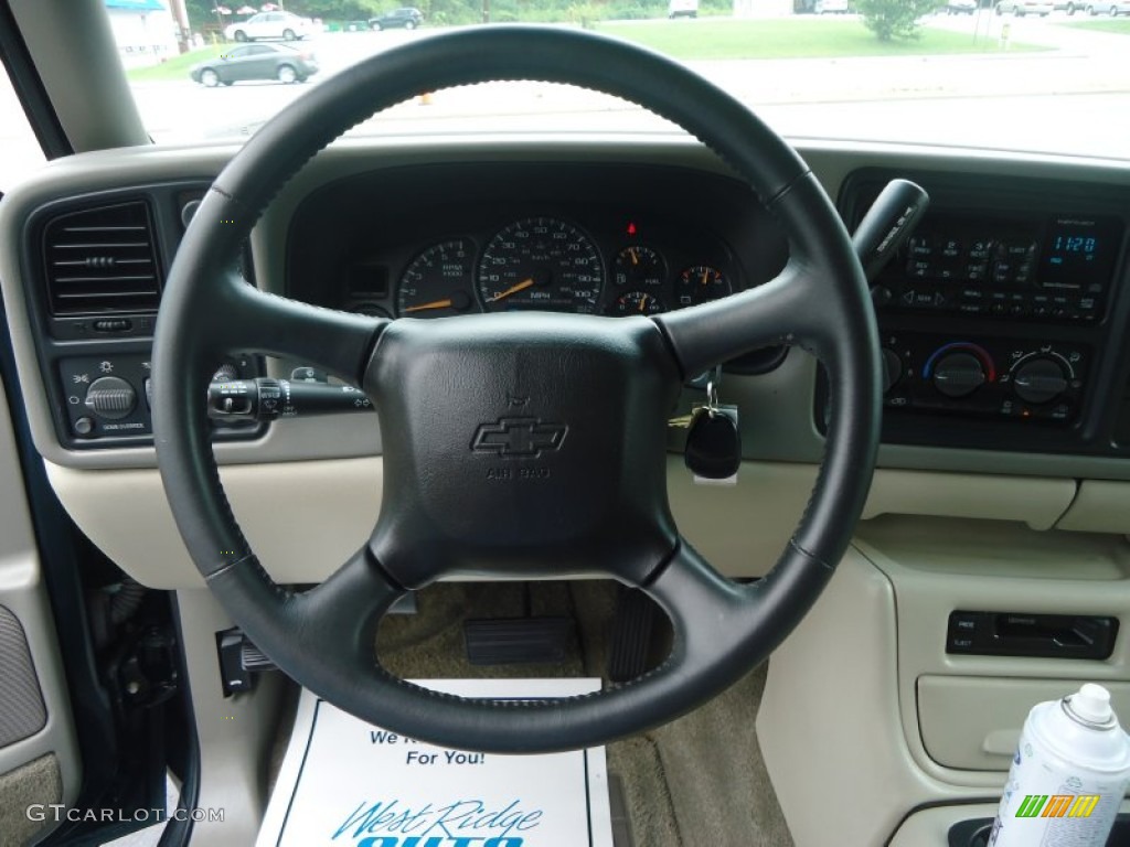 2002 Chevrolet Tahoe Z71 4x4 Tan/Neutral Steering Wheel Photo #97104349