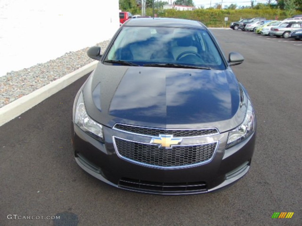 2014 Cruze LS - Tungsten Metallic / Jet Black/Medium Titanium photo #4