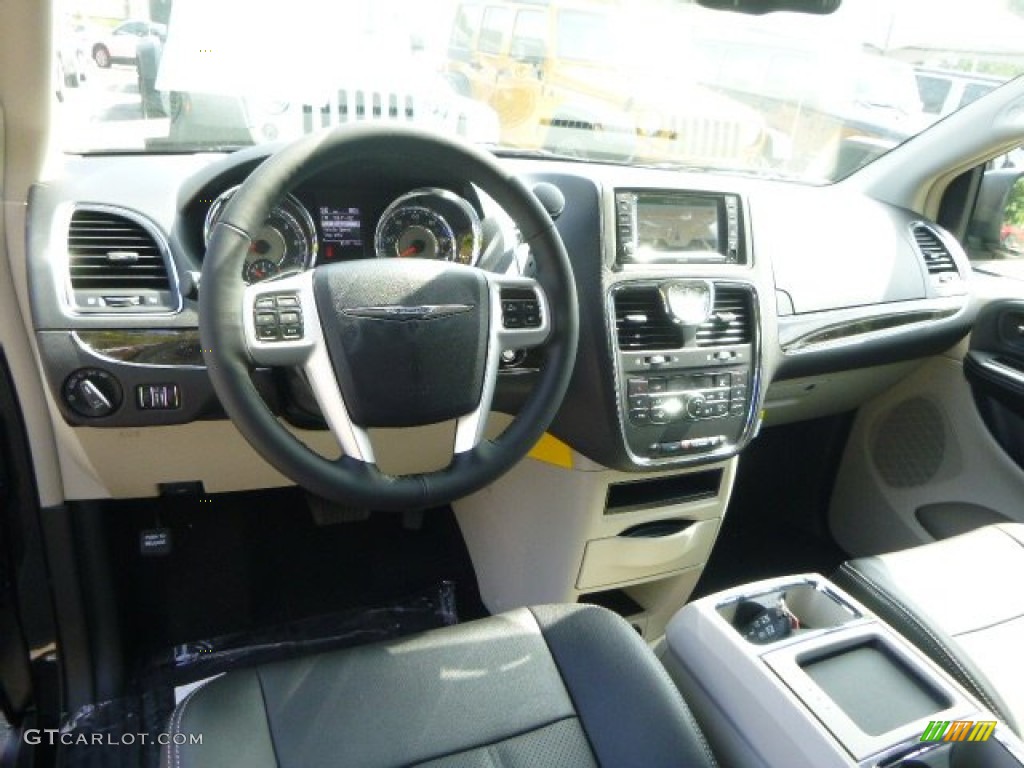 2015 Town & Country Touring-L - Brilliant Black Crystal Pearl / Black/Light Graystone photo #14