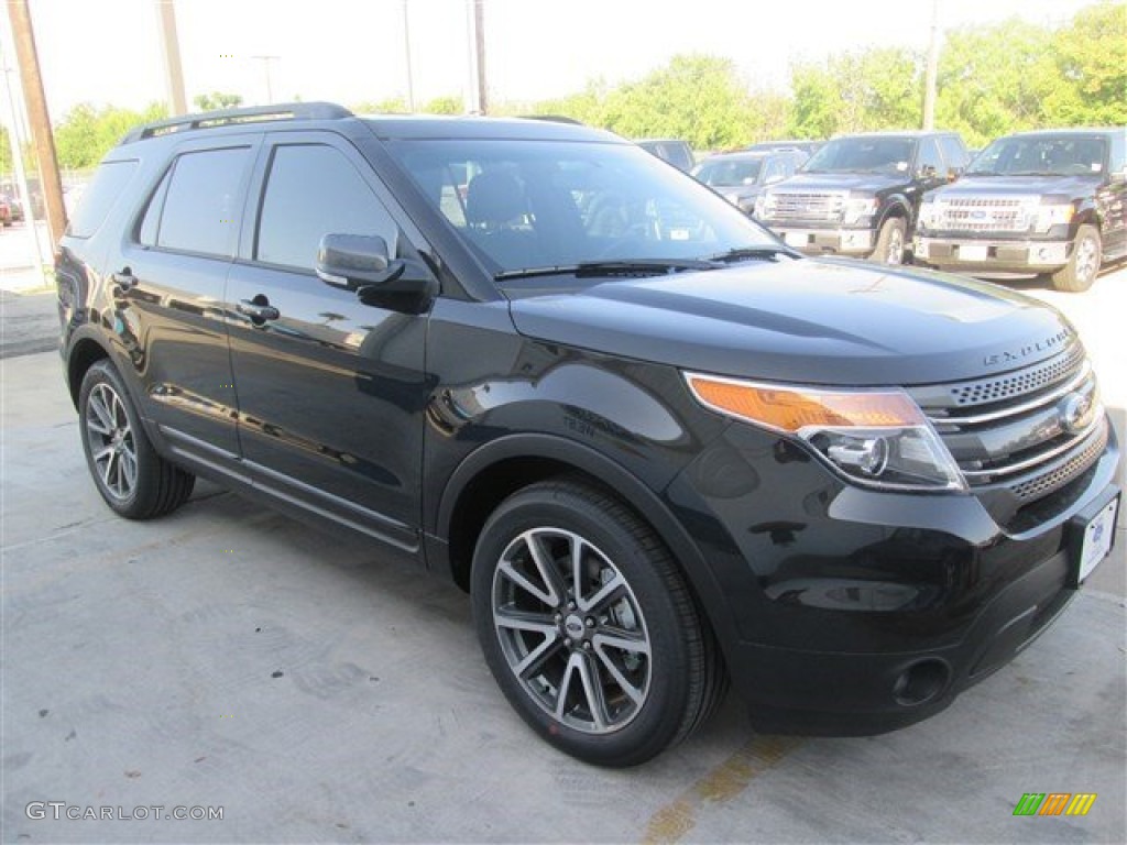 2015 Explorer XLT - Tuxedo Black / Charcoal Black photo #2