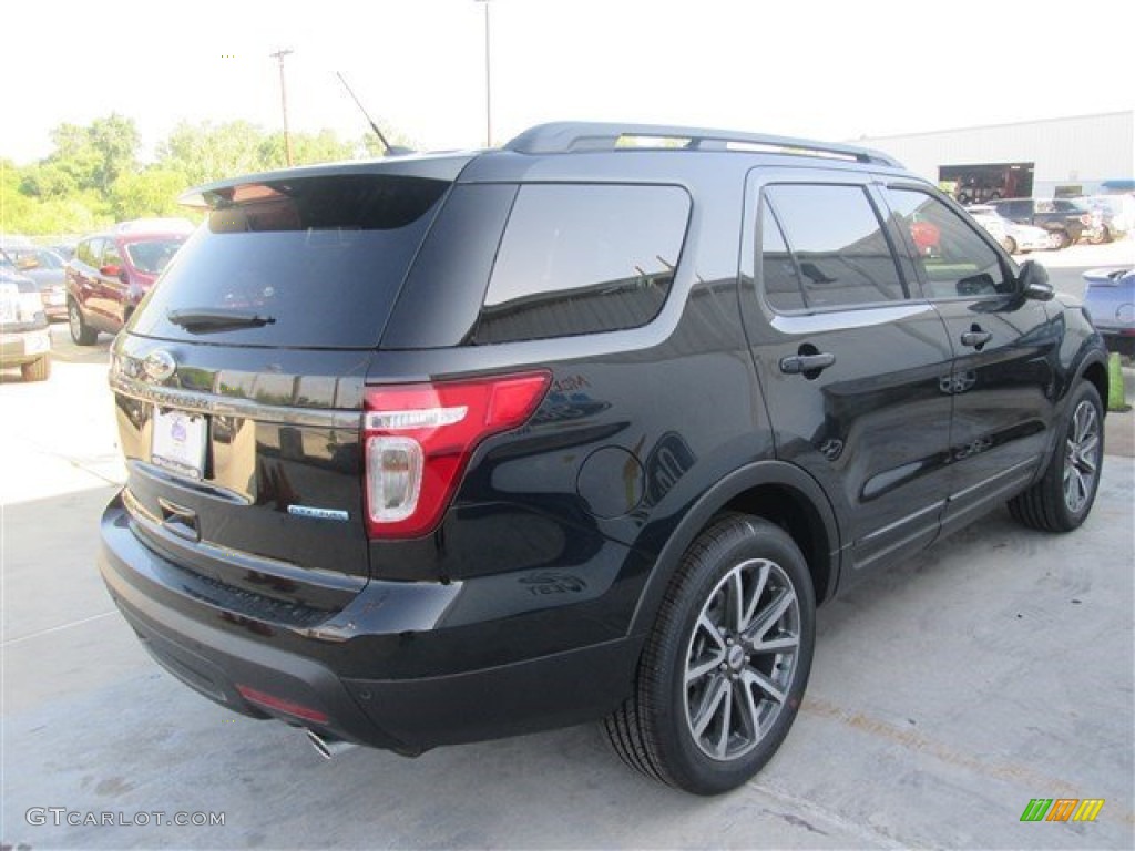 2015 Explorer XLT - Tuxedo Black / Charcoal Black photo #22