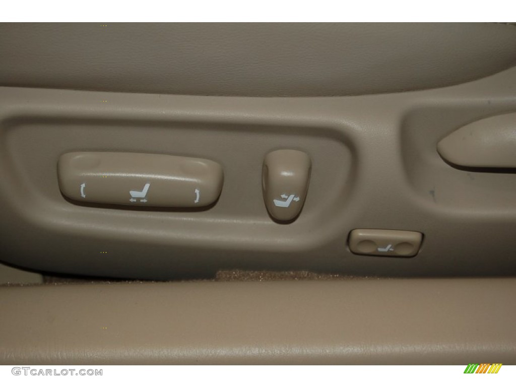 2006 Solara SLE V6 Convertible - Absolutely Red / Ivory photo #15