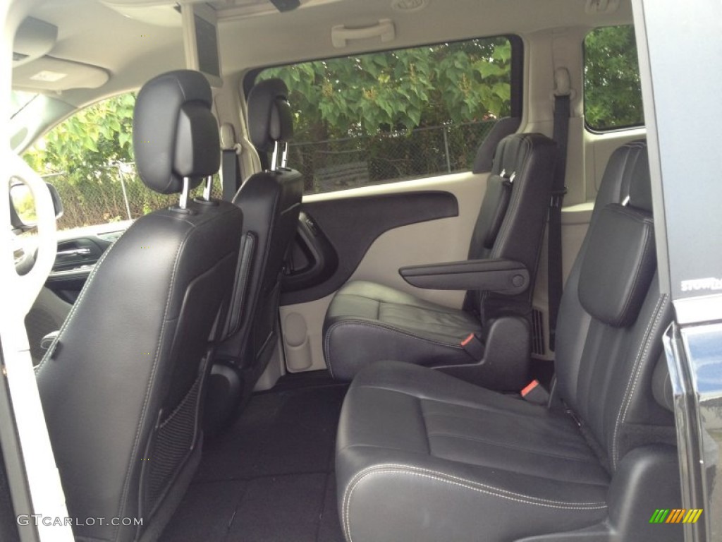 2014 Town & Country Touring - Brilliant Black Crystal Pearl / Black/Light Graystone photo #12