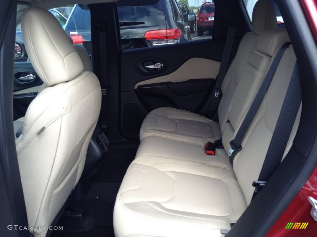 2015 Jeep Cherokee Latitude 4x4 Rear Seat Photo #97158992
