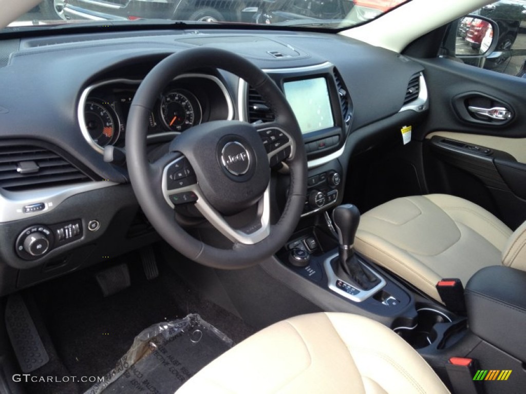 Black/Light Frost Beige Interior 2015 Jeep Cherokee Latitude 4x4 Photo #97159016