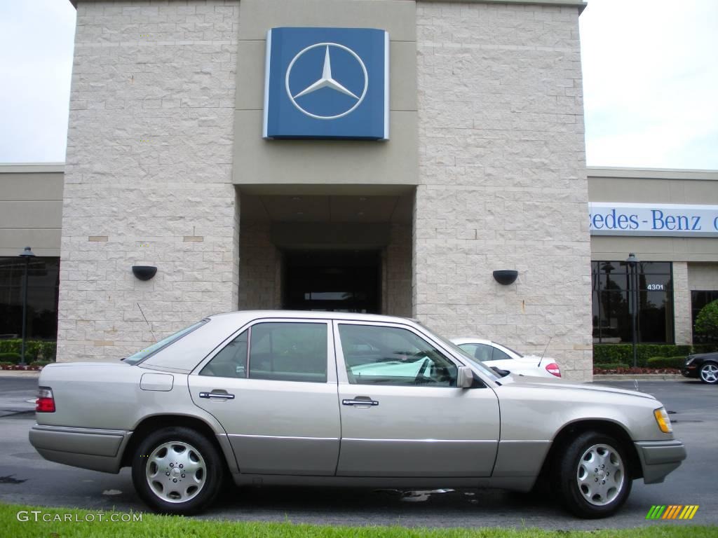 1995 E 320 Sedan - Smoke Silver Metallic / Parchment photo #5