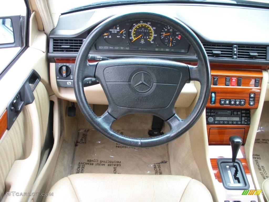 1995 E 320 Sedan - Smoke Silver Metallic / Parchment photo #18