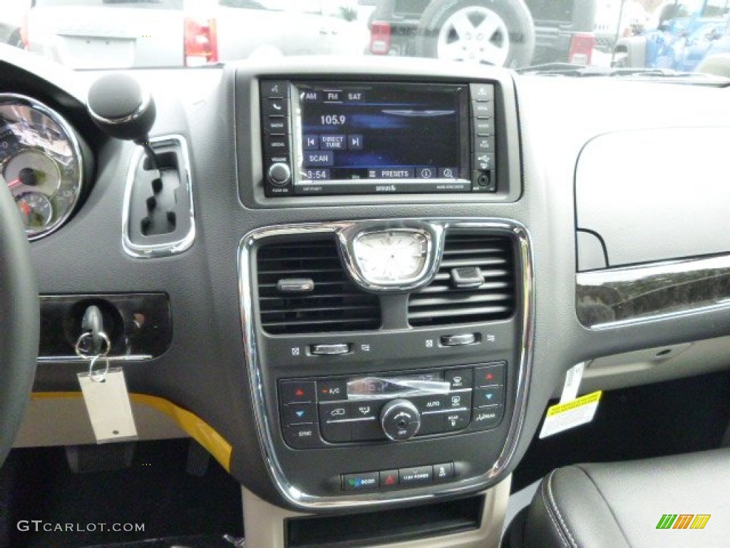 2015 Chrysler Town & Country Touring Controls Photo #97163605