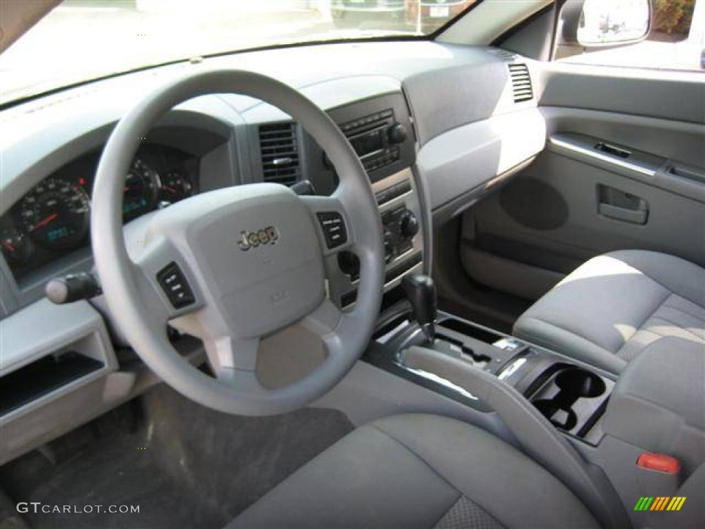 2005 Grand Cherokee Laredo 4x4 - Bright Silver Metallic / Medium Slate Gray photo #10