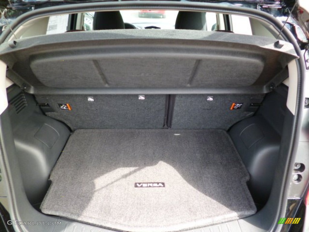 2015 Nissan Versa Note SR Trunk Photo #97166966