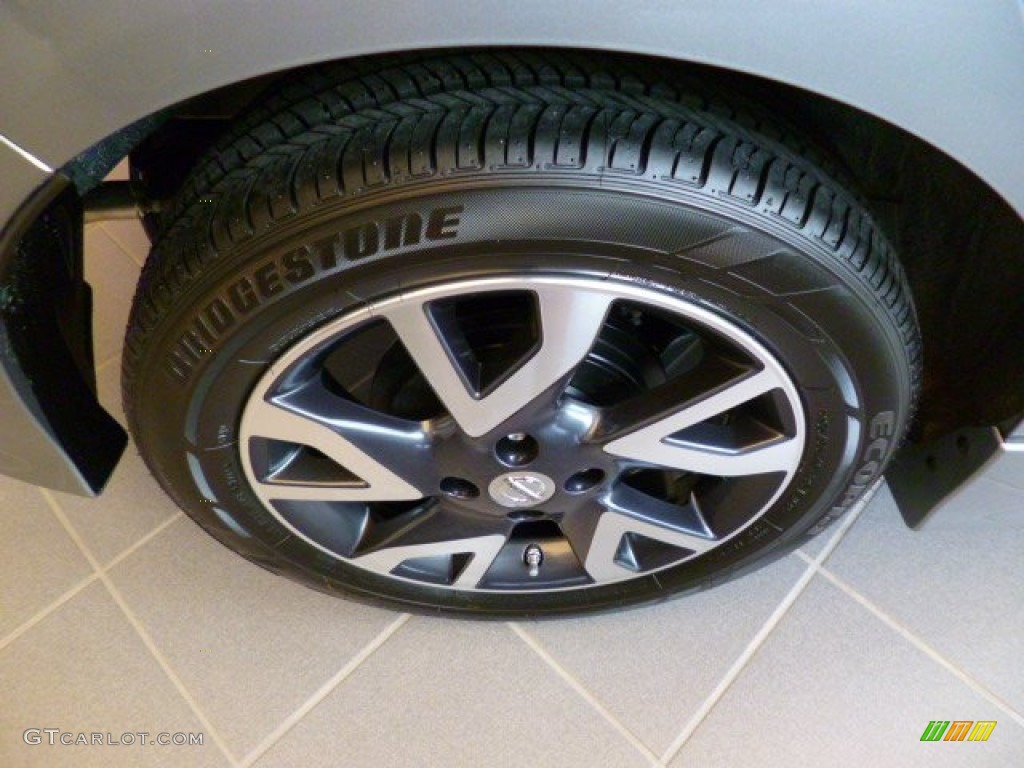 2015 Nissan Versa Note SR Wheel Photos