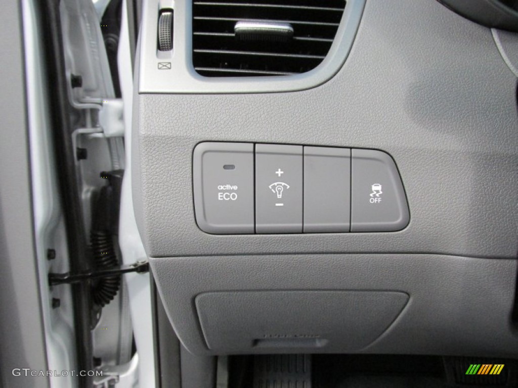 2015 Elantra SE Sedan - Shimmering Air Silver / Gray photo #31