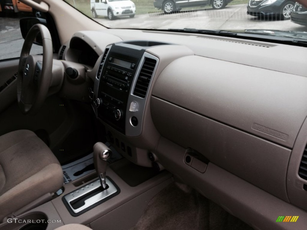 2011 Frontier SV Crew Cab 4x4 - Super Black / Beige photo #6