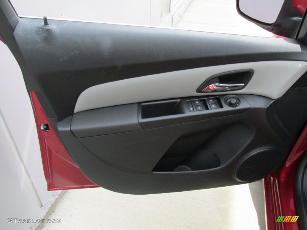 2014 Cruze LT - Red Hot / Medium Titanium photo #10