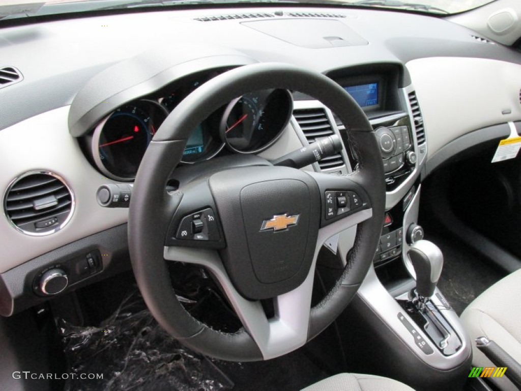 2014 Cruze LT - Red Hot / Medium Titanium photo #13