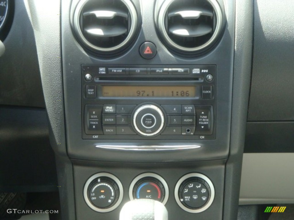 2011 Rogue S AWD - Platinum Graphite / Gray photo #20
