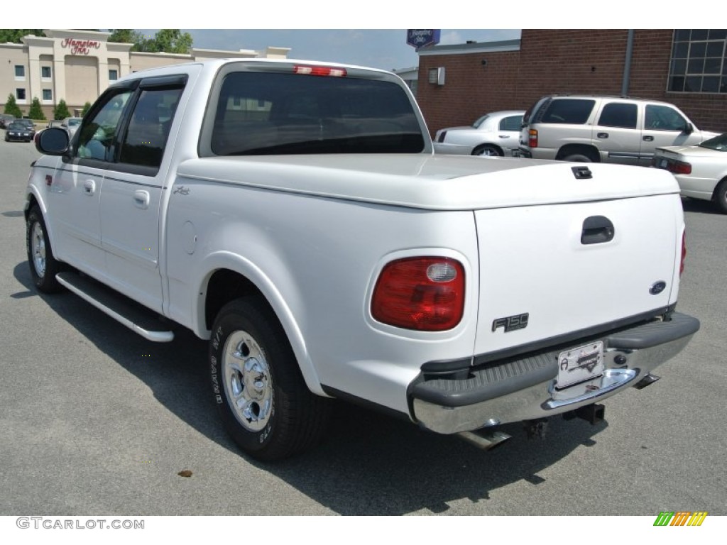 2002 F150 Lariat SuperCrew - Oxford White / Medium Graphite photo #4