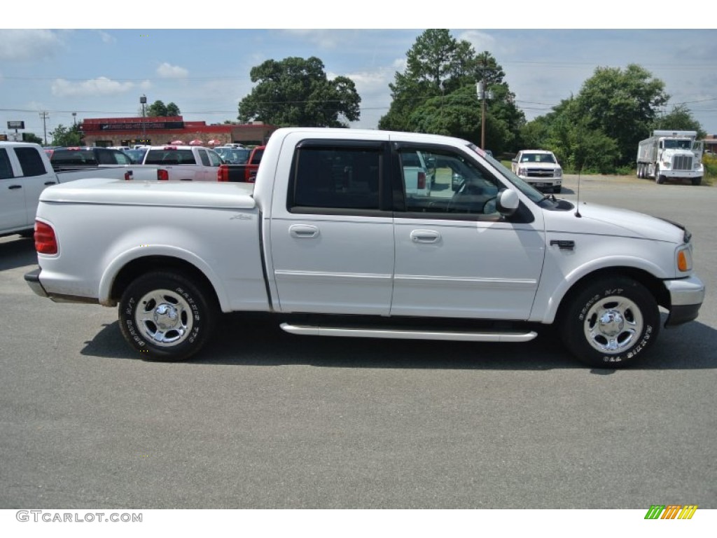2002 F150 Lariat SuperCrew - Oxford White / Medium Graphite photo #6