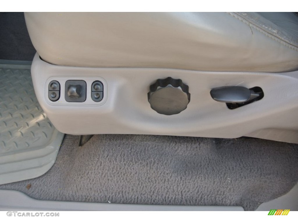 2002 F150 Lariat SuperCrew - Oxford White / Medium Graphite photo #10