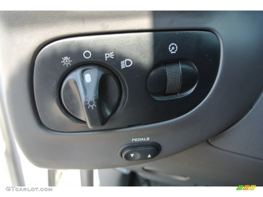 2002 F150 Lariat SuperCrew - Oxford White / Medium Graphite photo #13
