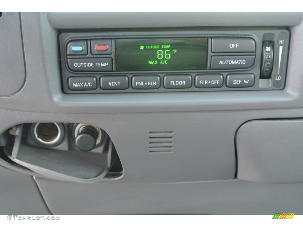 2002 F150 Lariat SuperCrew - Oxford White / Medium Graphite photo #14