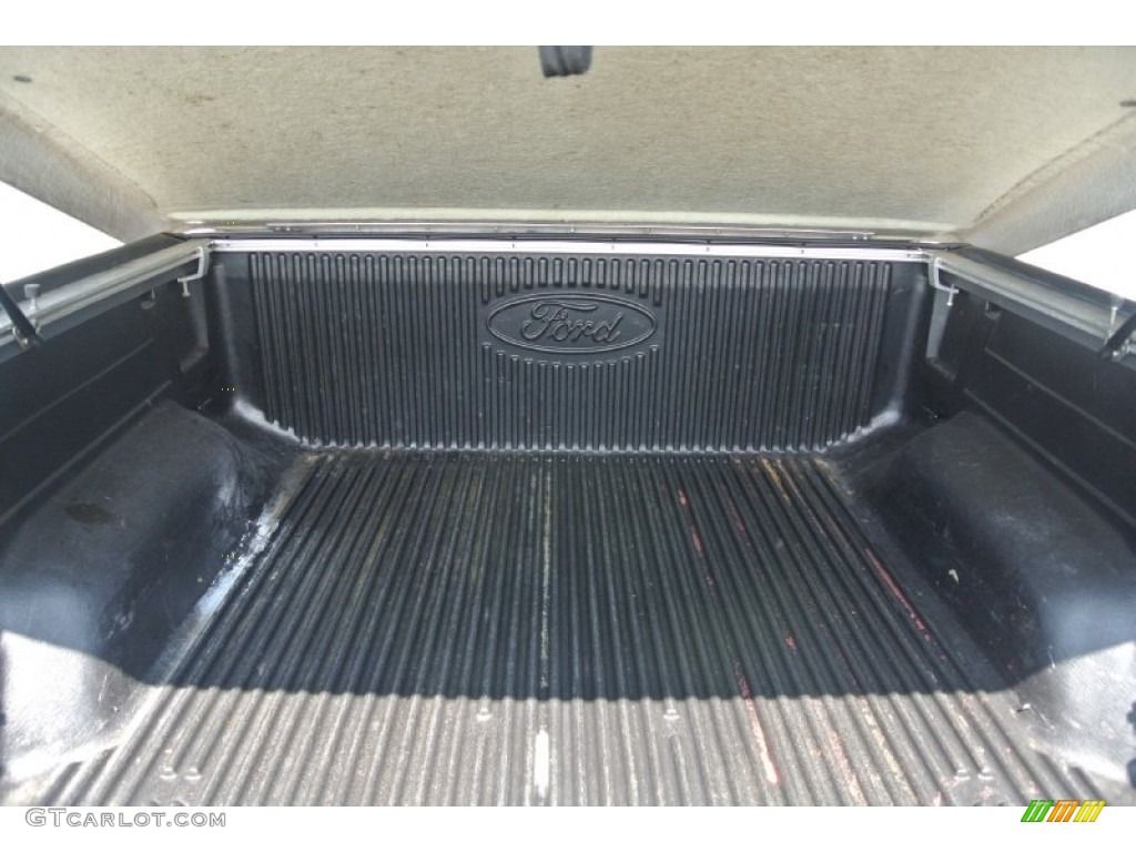 2002 F150 Lariat SuperCrew - Oxford White / Medium Graphite photo #19