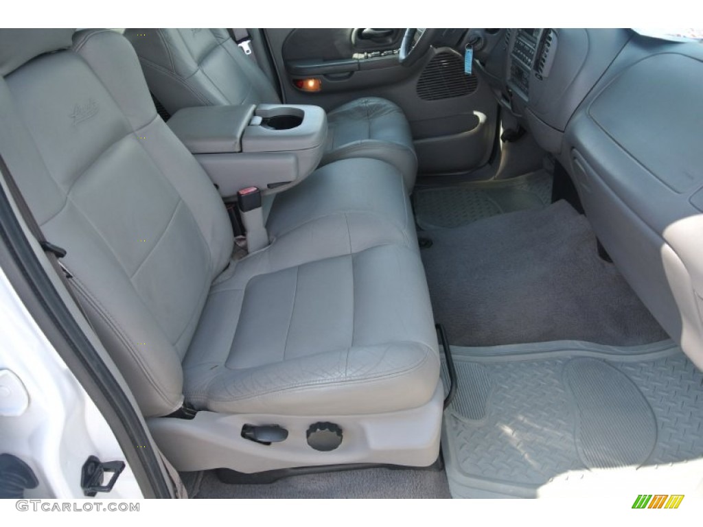 2002 F150 Lariat SuperCrew - Oxford White / Medium Graphite photo #20