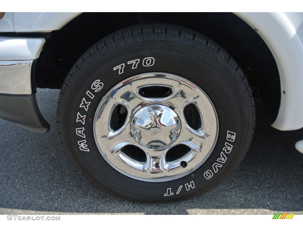 2002 F150 Lariat SuperCrew - Oxford White / Medium Graphite photo #24