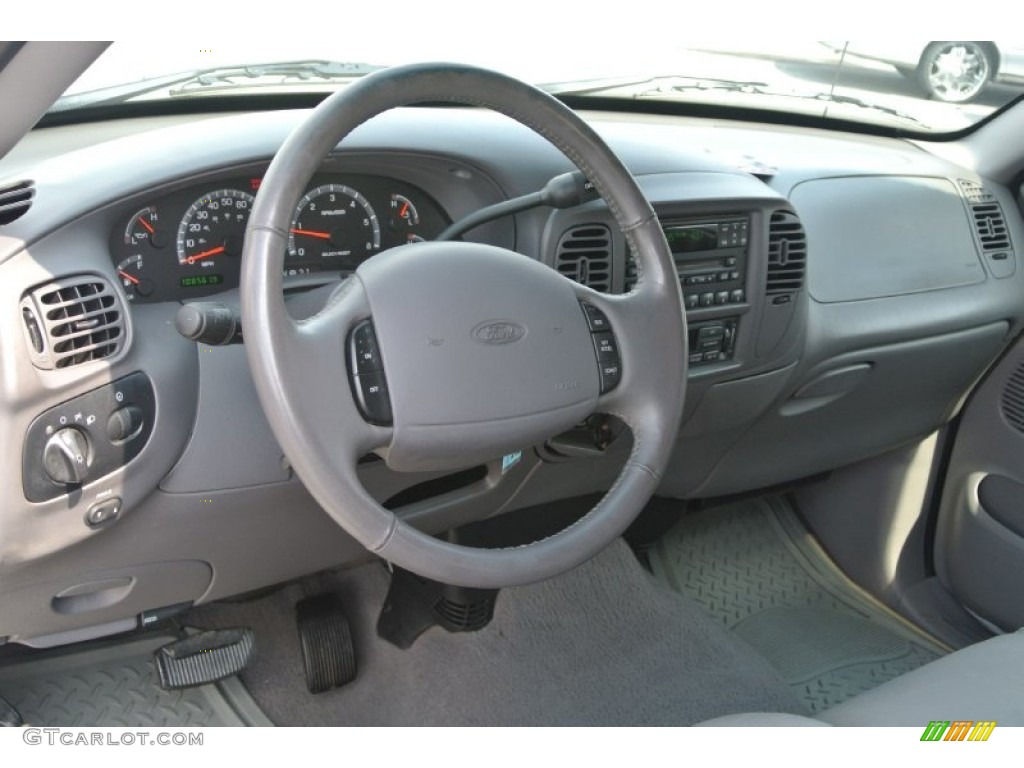 2002 F150 Lariat SuperCrew - Oxford White / Medium Graphite photo #28