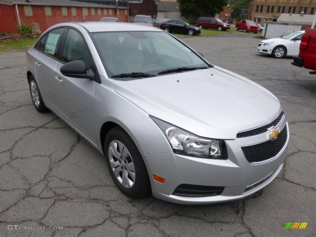 2014 Cruze LS - Silver Ice Metallic / Jet Black/Medium Titanium photo #2