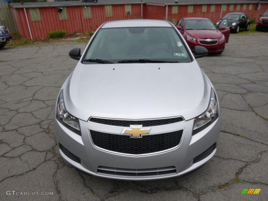 2014 Cruze LS - Silver Ice Metallic / Jet Black/Medium Titanium photo #3