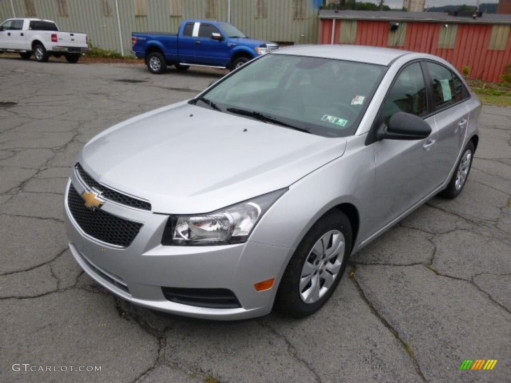 2014 Cruze LS - Silver Ice Metallic / Jet Black/Medium Titanium photo #4