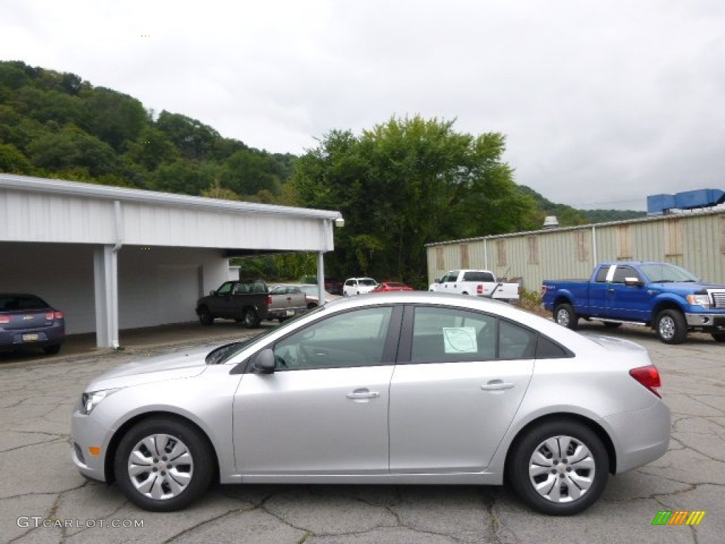 2014 Cruze LS - Silver Ice Metallic / Jet Black/Medium Titanium photo #5