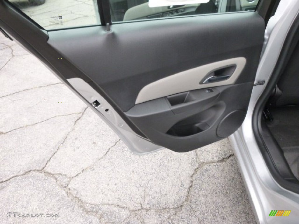 2014 Cruze LS - Silver Ice Metallic / Jet Black/Medium Titanium photo #13