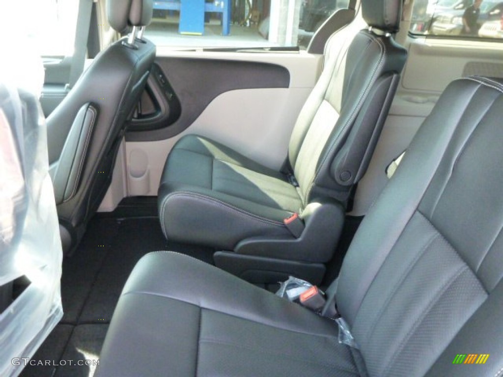 2015 Town & Country Touring-L - Cashmere/Sandstone Pearl / Black/Light Graystone photo #10