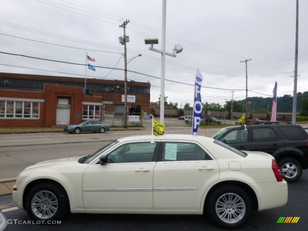 2009 300 LX - Cool Vanilla White / Dark Khaki/Light Graystone photo #5