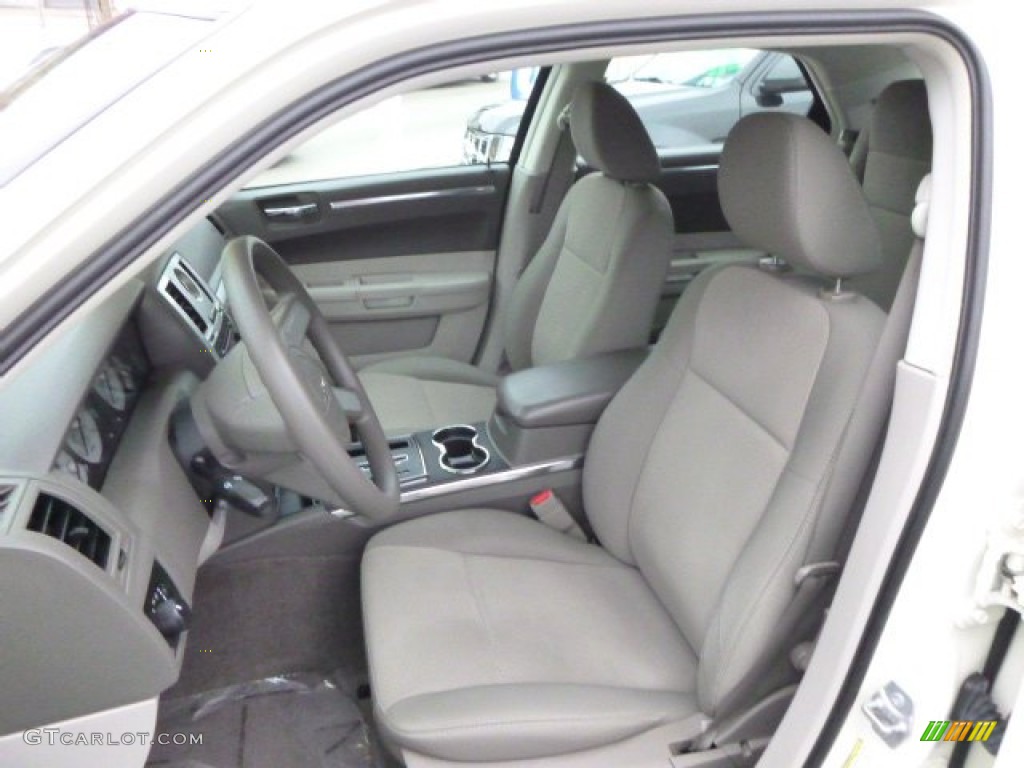 2009 300 LX - Cool Vanilla White / Dark Khaki/Light Graystone photo #10