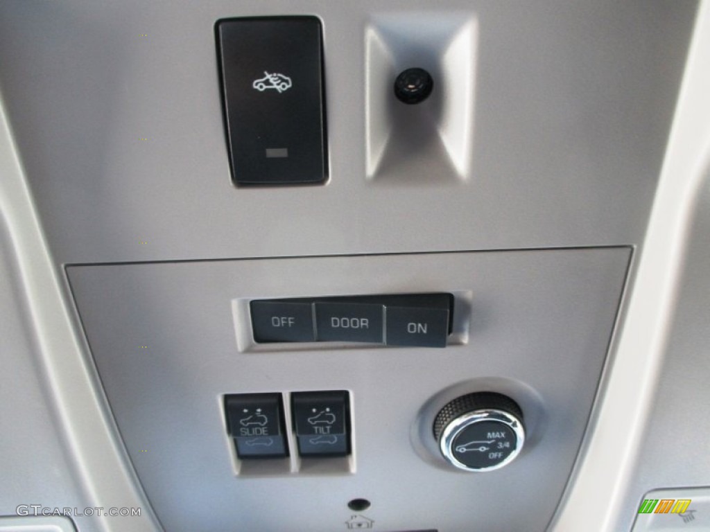 2015 GMC Yukon Denali 4WD Controls Photo #97221109