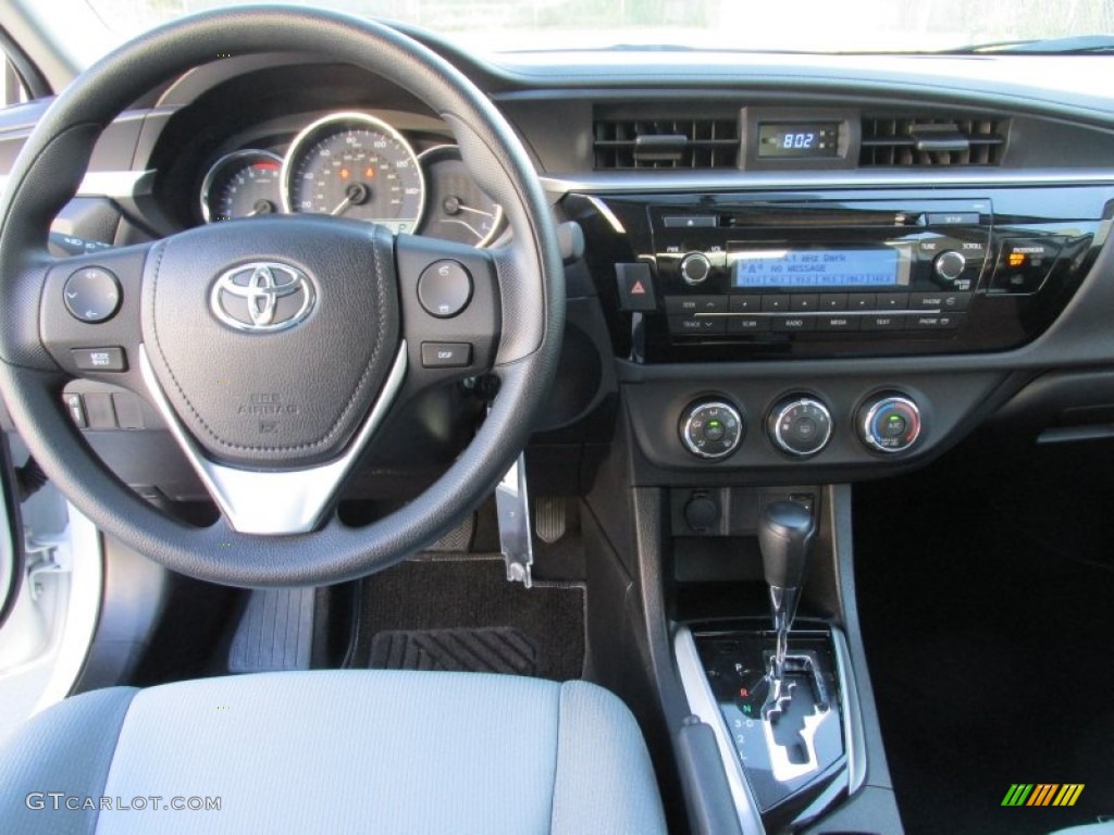 2015 Toyota Corolla L Dashboard Photos