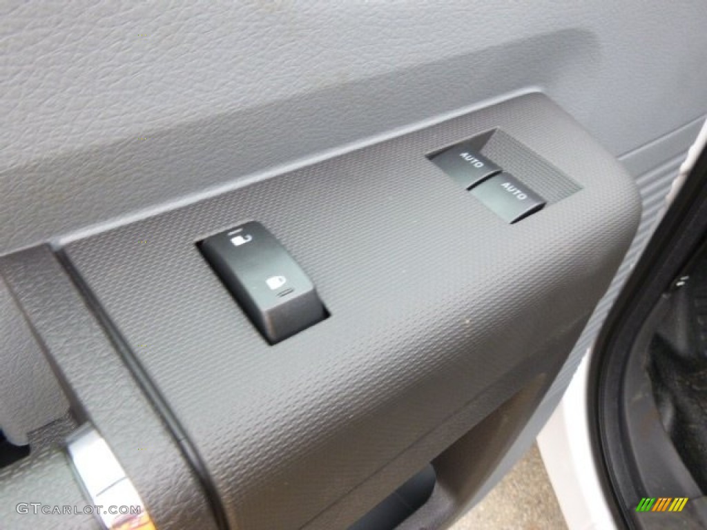 2015 Ford F350 Super Duty XL Regular Cab 4x4 Utility Controls Photo #97236388