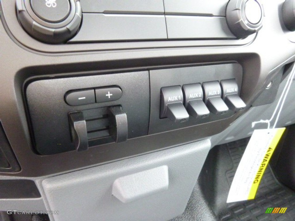 2015 Ford F350 Super Duty XL Regular Cab 4x4 Utility Controls Photo #97236451