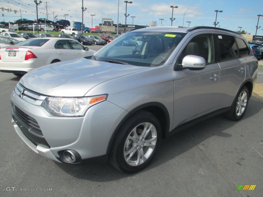 2015 Outlander SE S-AWC - Cool Silver / Black photo #3