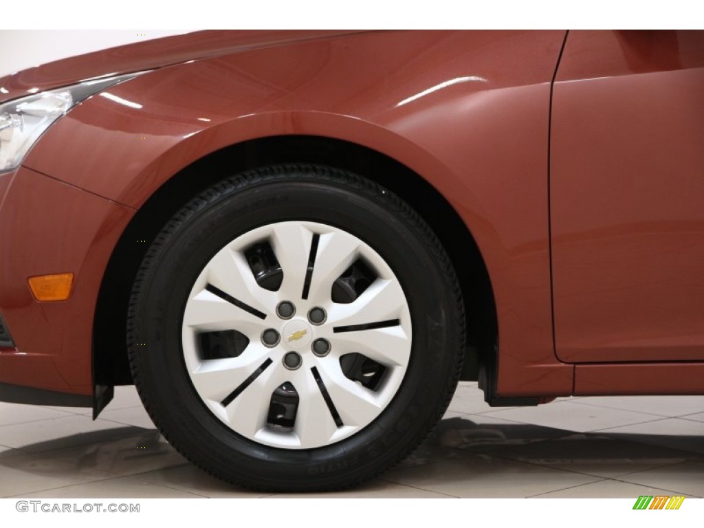 2013 Chevrolet Cruze LS Wheel Photos