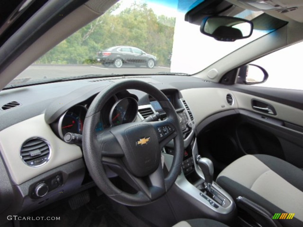 2011 Cruze LS - Black Granite Metallic / Jet Black/Medium Titanium photo #11