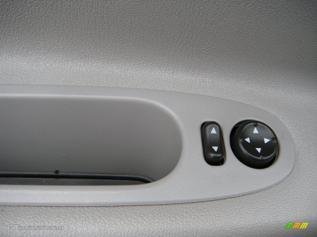 2008 HHR LT - Dark Gray Metallic / Gray photo #45